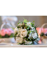 BOUQUET DE 5 ROSES AV FEUILLAGES BLANC 40.5CM