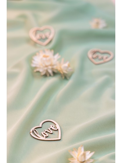 SACHET 24 CONFETTIS EN BOIS COEUR LOVE 4CM X 4CM X 0.1CM