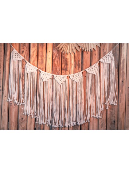 GUIRLANDE A FRANGES EN MACRAME ET PERLES 100CM X 49CM