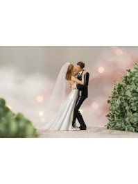 RESIN MARRIED COUPLE KISS 8.7CM X 6.3CM X 13.1CM