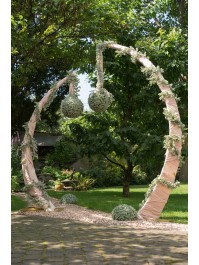 SET 2 METAL GOLDEN HALF MOONS DIA 180CM X 240CM 