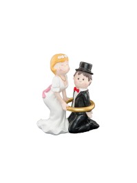 POLYRESIN MARRIED COUPLE SURROUNDED 12CM X 6CM X 15CM