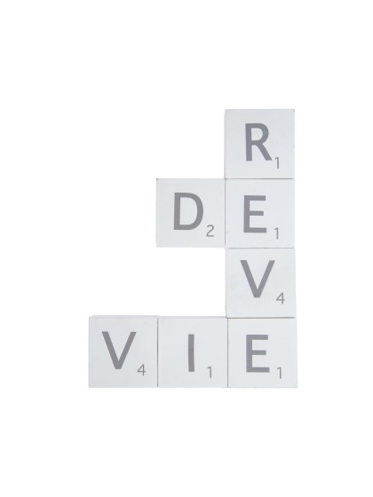 SET OF 7 WOODEN LETTERS VIE DE REVE (DREAMING) 5.5CM