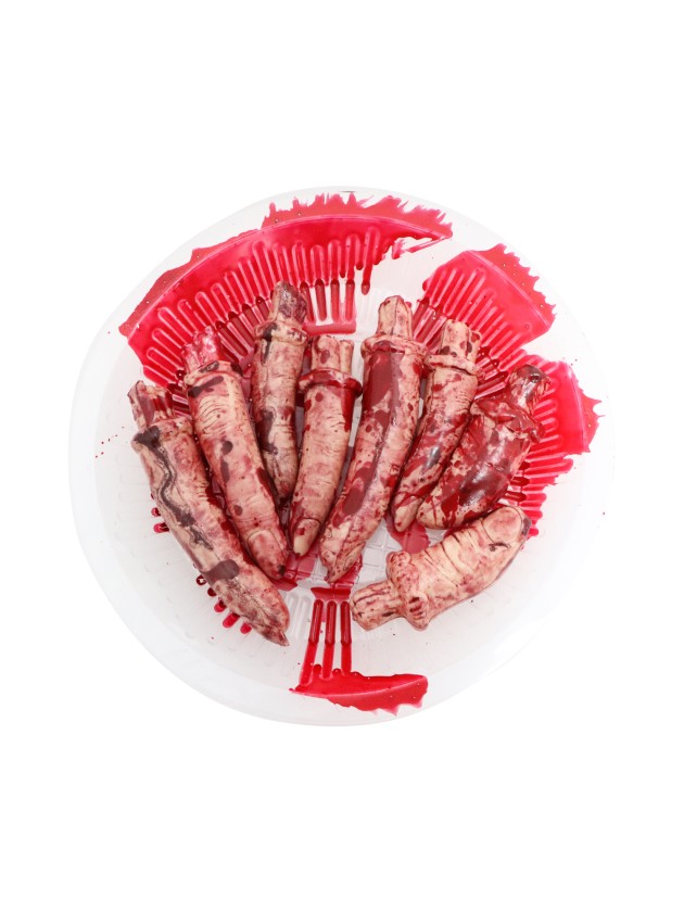 8 FINGER BLUTVERSCHMIERT IN TELLER DIA 18CM