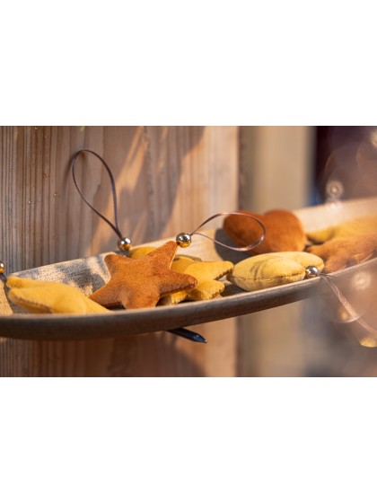 SACHET 4 MINI DECORATIONS VELOURS AMBRE 3 MOD ASS ENV 7CM X 7CM