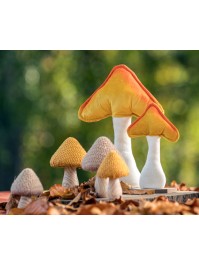 PILZ SAMT ORENGEL/JAUNE AUF HOLZSOCKEL 13.5CM X 5CM X 20CM