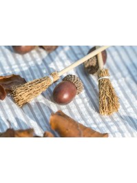 10 MINI WITCH\'S BROOMS 11CM