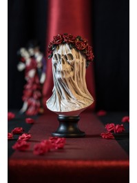 RESIN SKULL HEAD BUST W/ WREATH DIA 17.5CM X 35.5CM