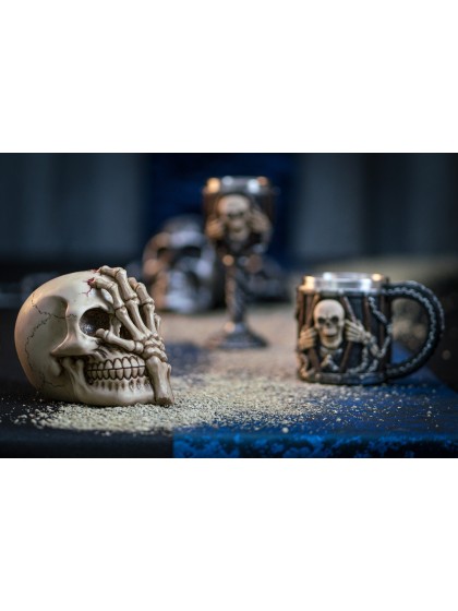 TOTENKOPF KUNSTHARZ MIT HAND 16CM X 10CM X 12CM