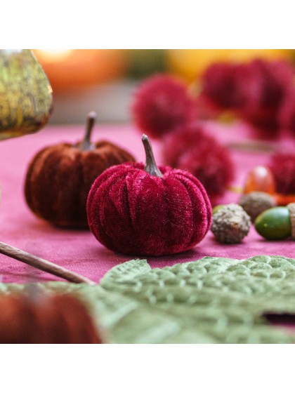 9 VELVET PUMPKINS IN NET - 3 COL ASS DIA 5CM X 6CM