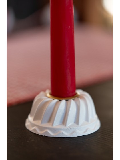 WHITE POLYRESIN TAPER CANDLE HOLDER CAKE SHAPE DIA 6.8CM X 3.2CM