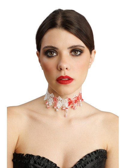 COLLIER BLANC DENTELLE ENSANGLANTEE 32CM X 0.5CM X 6CM