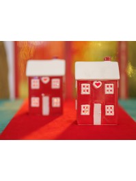 RED AND WHITE CERAMIC HOUSE CANDLEHOLDER 9.6CM X 8.5CM X 15CM