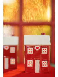 RED AND WHITE CERAMIC HOUSE CANDLEHOLDER 9.6CM X 8.5CM X 15CM