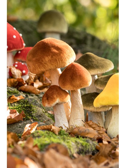 3 BROWN WHITE MUSHROOMS ON BASE WITH MOSS 11CM X 8CM X 18CM